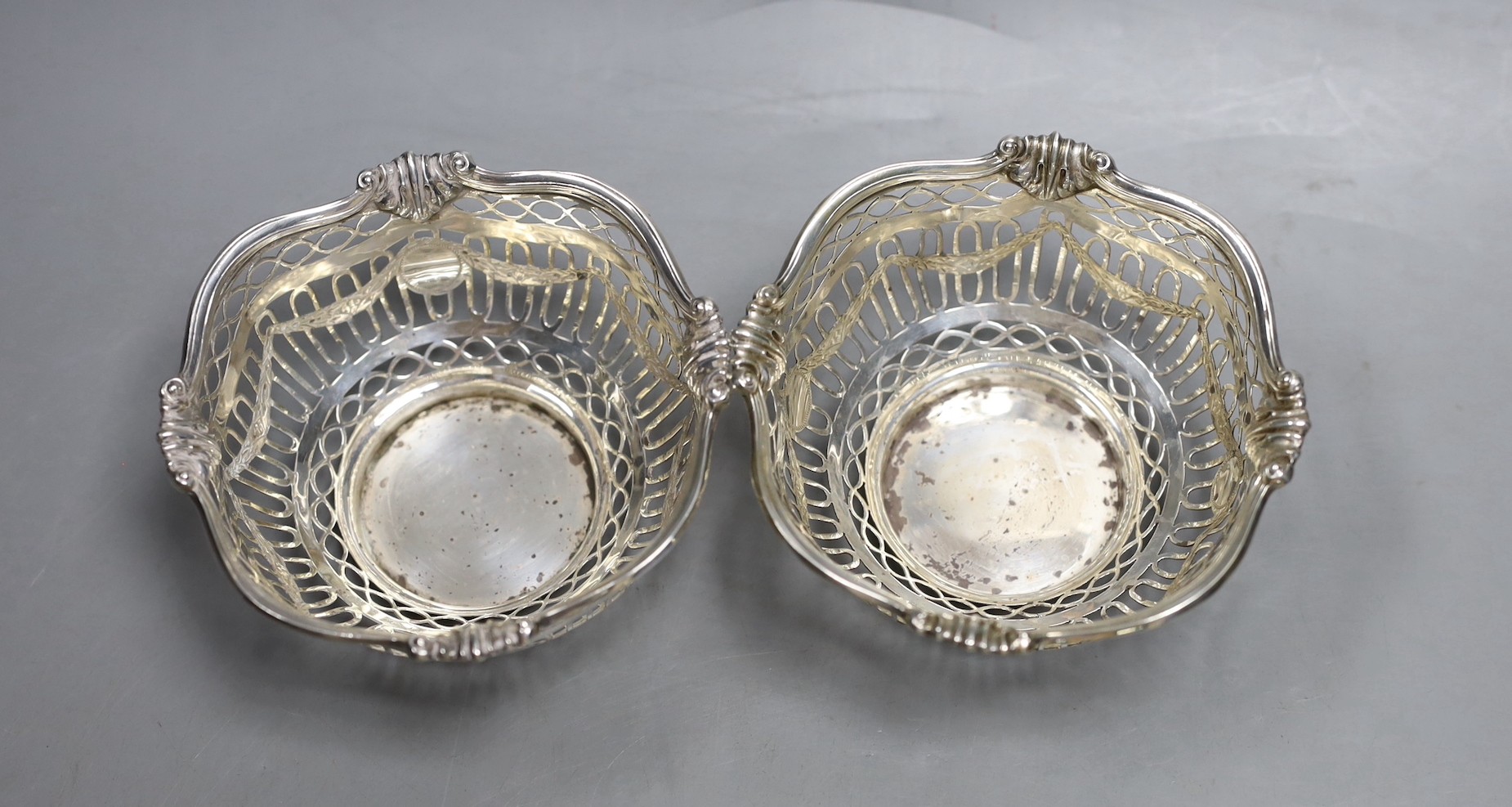 A pair of Edwardian Scottish pieced silver bonbon dishes, Hamilton & Inches, Edinburgh, 1902, diameter 10.6cm, 206 grams.
